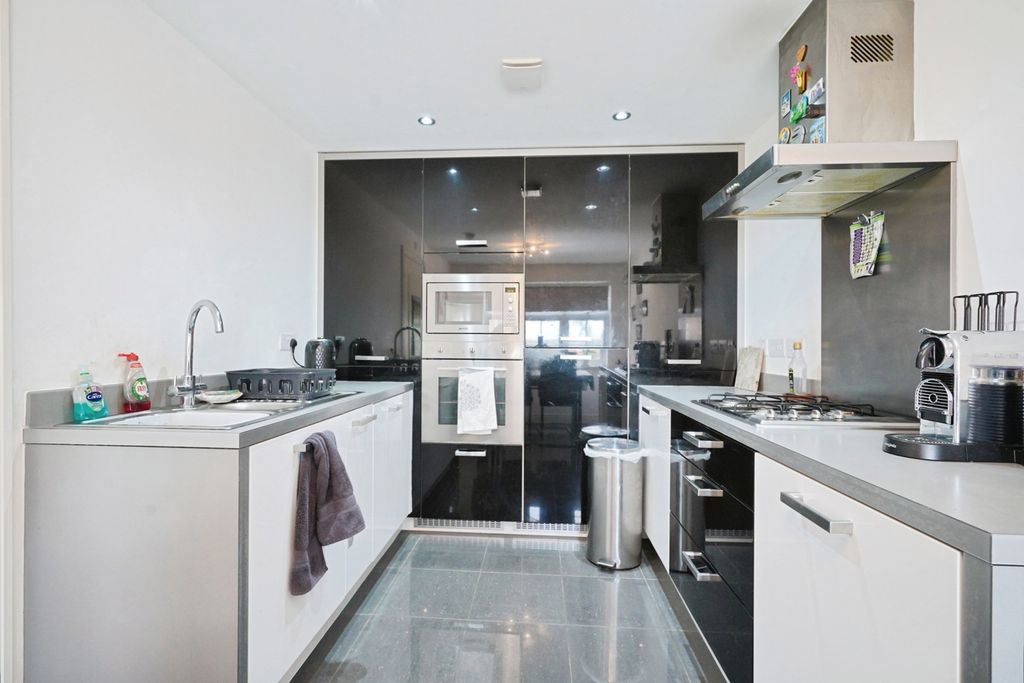 Property photo 3 of 17 Kitchen/Diner