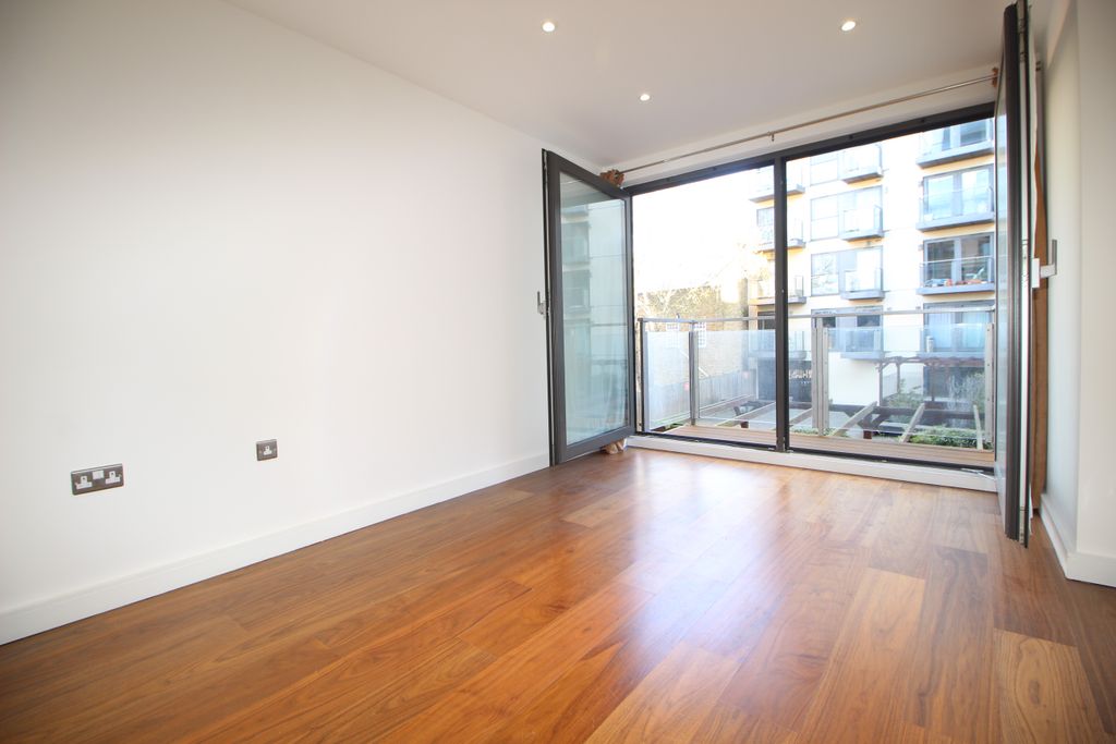 Property photo 1 of 8 Photo 4