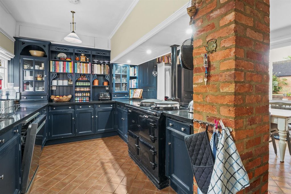 Property photo 3 of 51 Kitchen/Breakfast Room