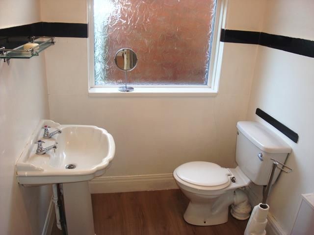Property photo 3 of 13 1A Lisle Road Bathroom.Jpg