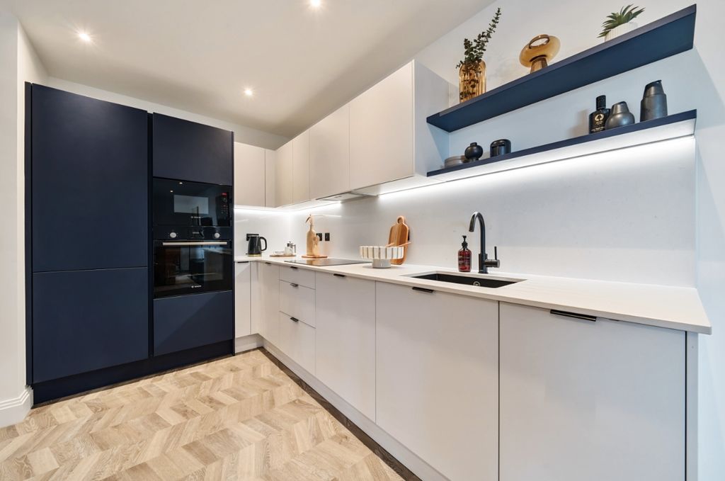 Property photo 3 of 7 Kitchen