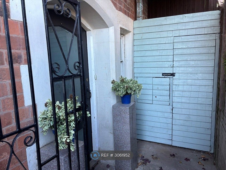 Property photo 2 of 11 Private Entrance