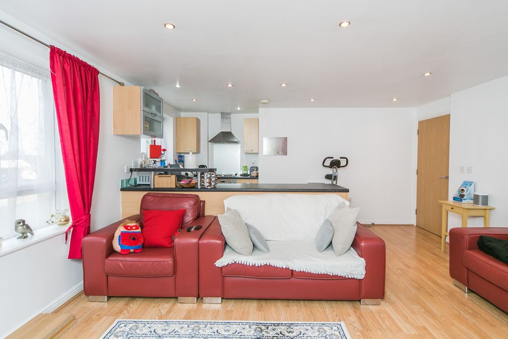 Property photo 2 of 8 B79E2A15-Ec9B-4d90-B