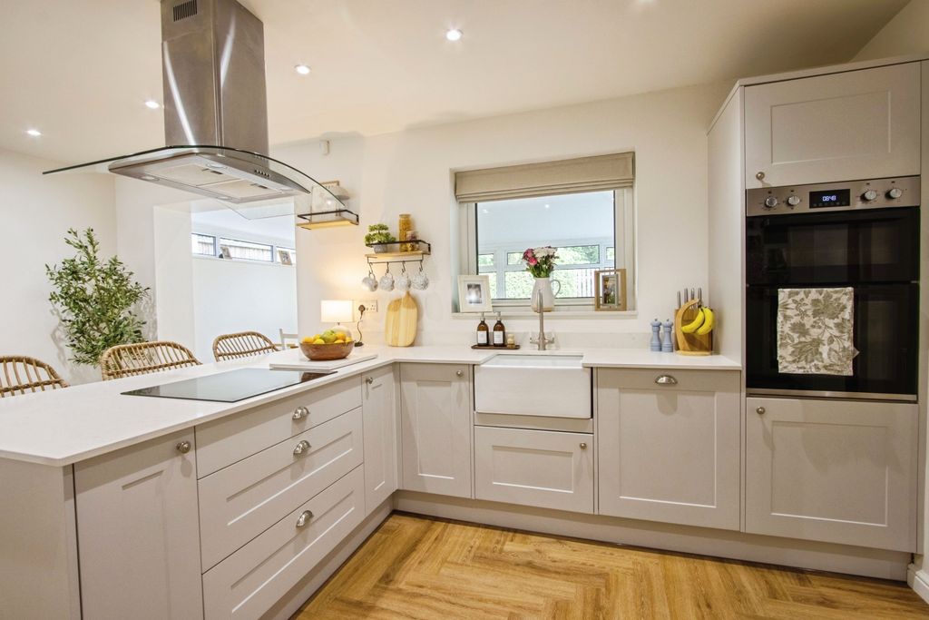 Property photo 3 of 18 Kitchen/Dining Room