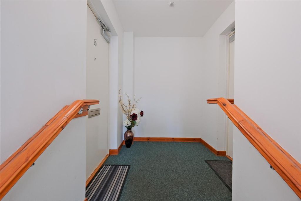 Property photo 2 of 19 Entrance Hallway
