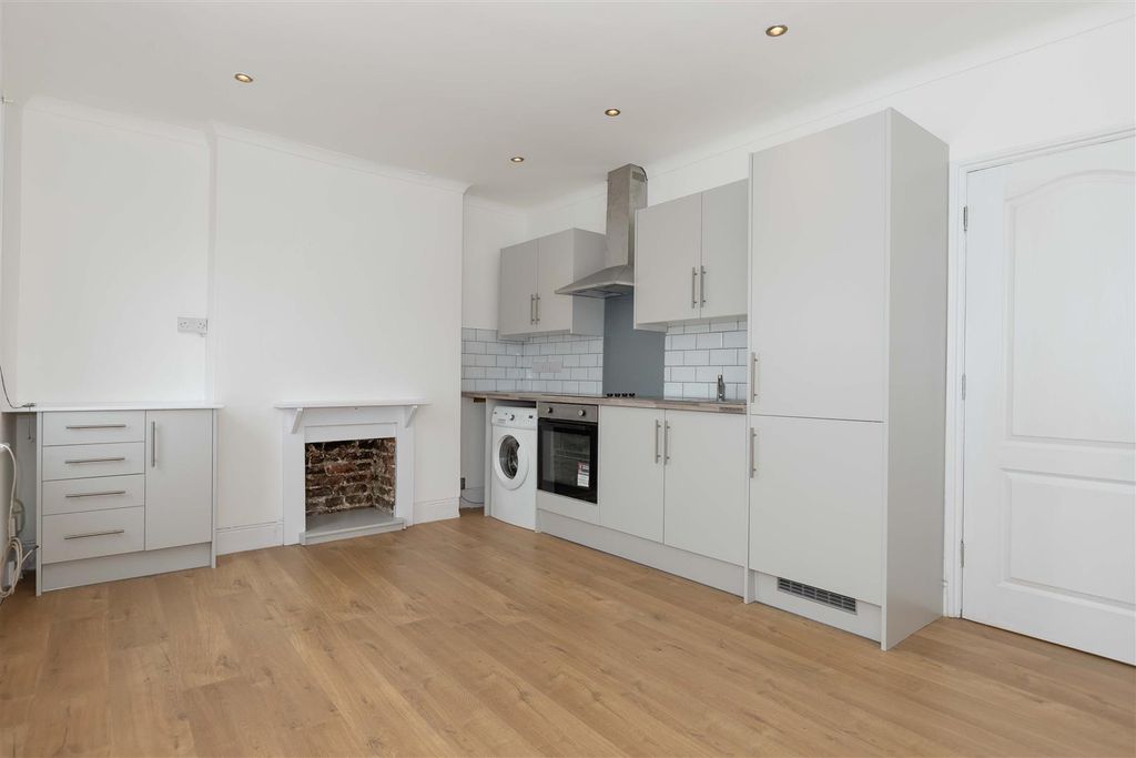 Property photo 1 of 10 Newland_6.Jpg