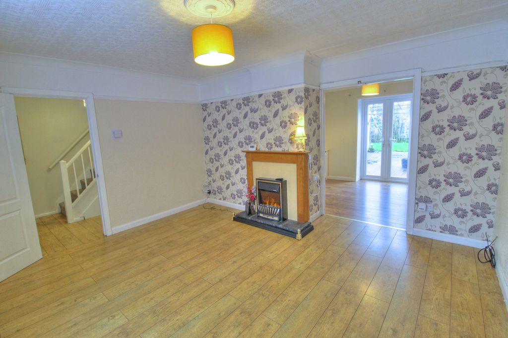 Property photo 3 of 23 Lounge