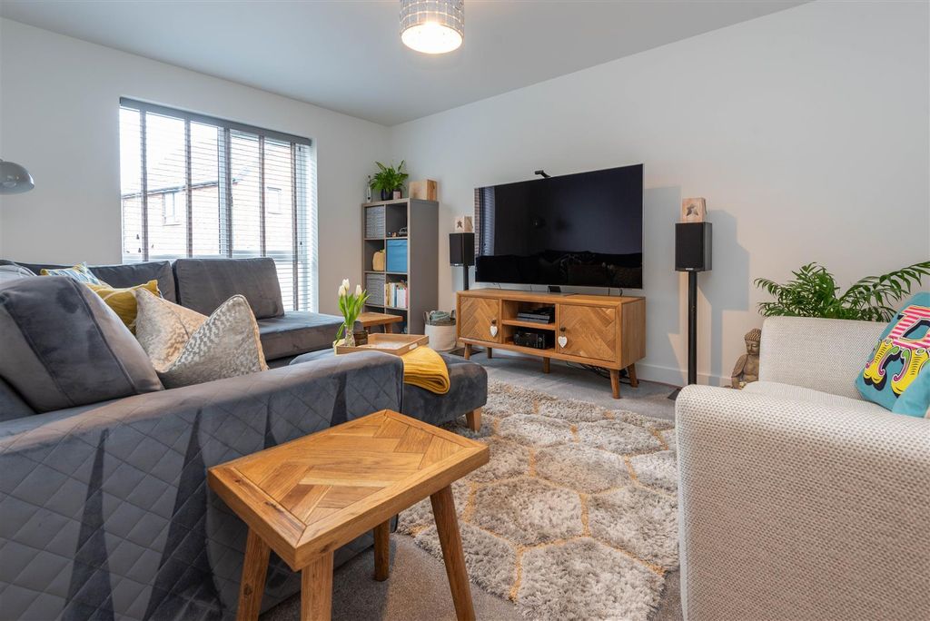 Property photo 2 of 20 Lounge