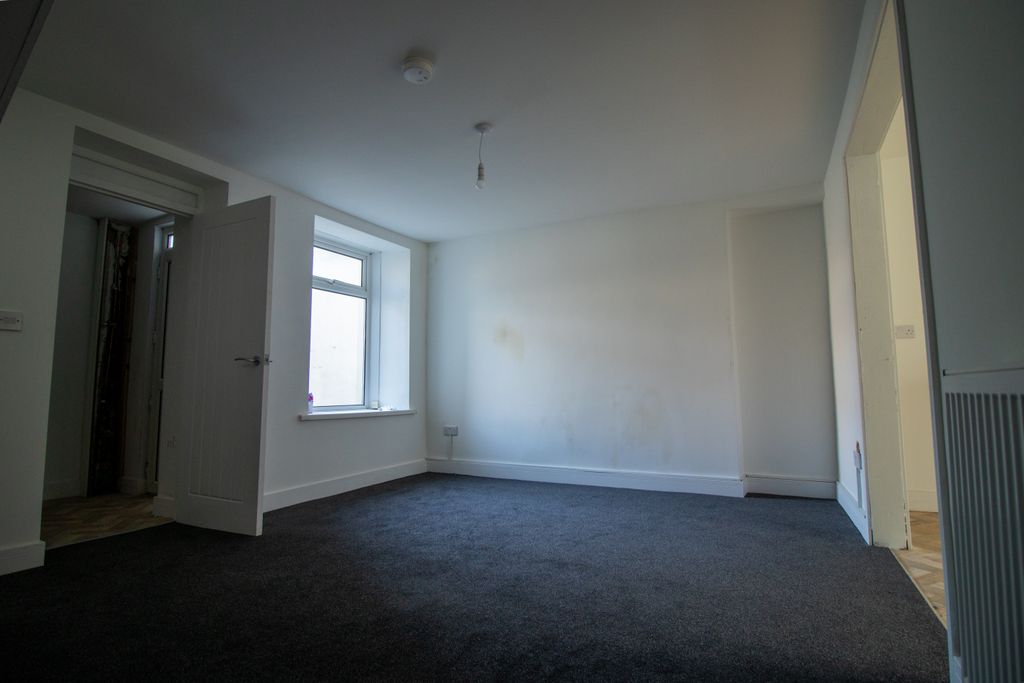 Property photo 3 of 15 Lounge