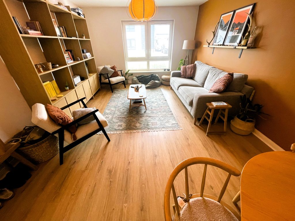 Property photo 3 of 17 Lounge