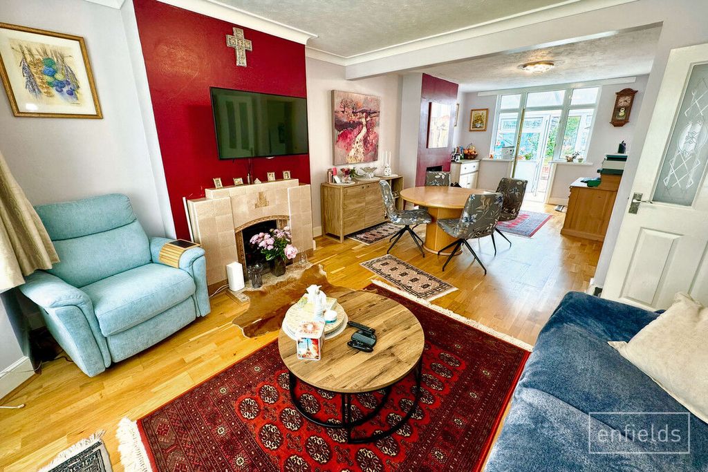 Property photo 2 of 26