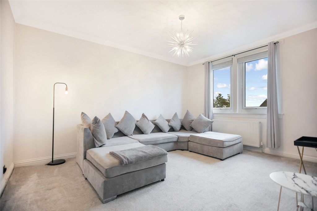 Property photo 2 of 21 Living Room