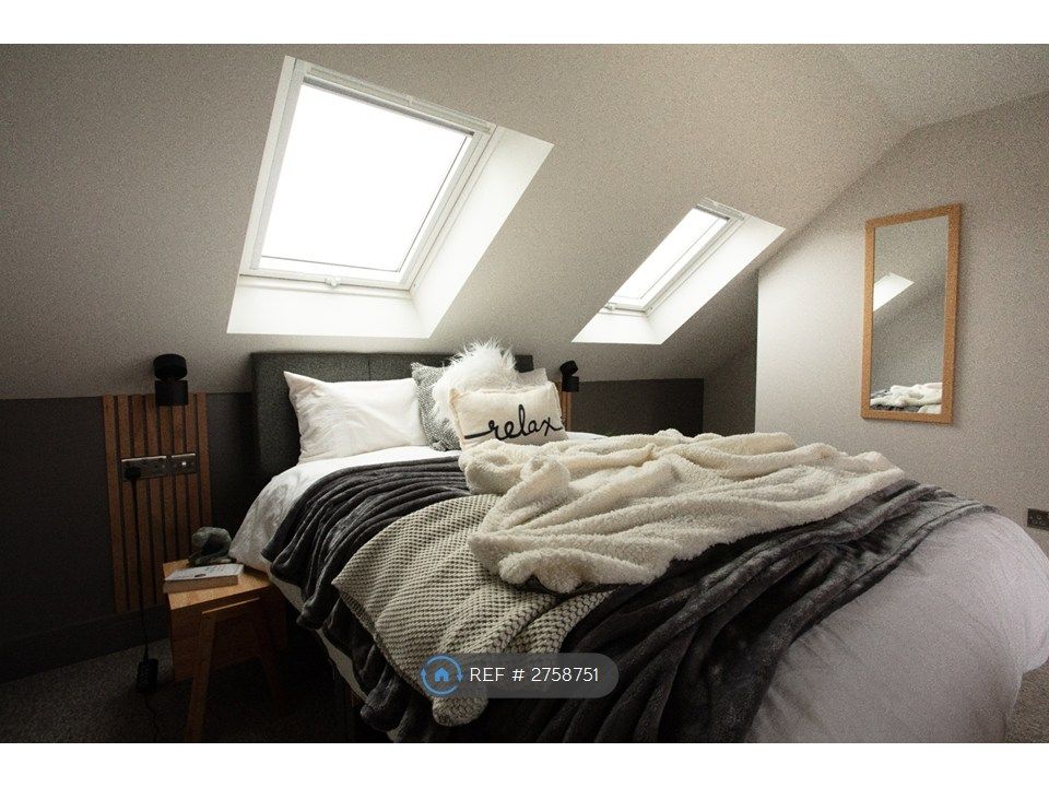 Property photo 1 of 7 Luxury Pent Room