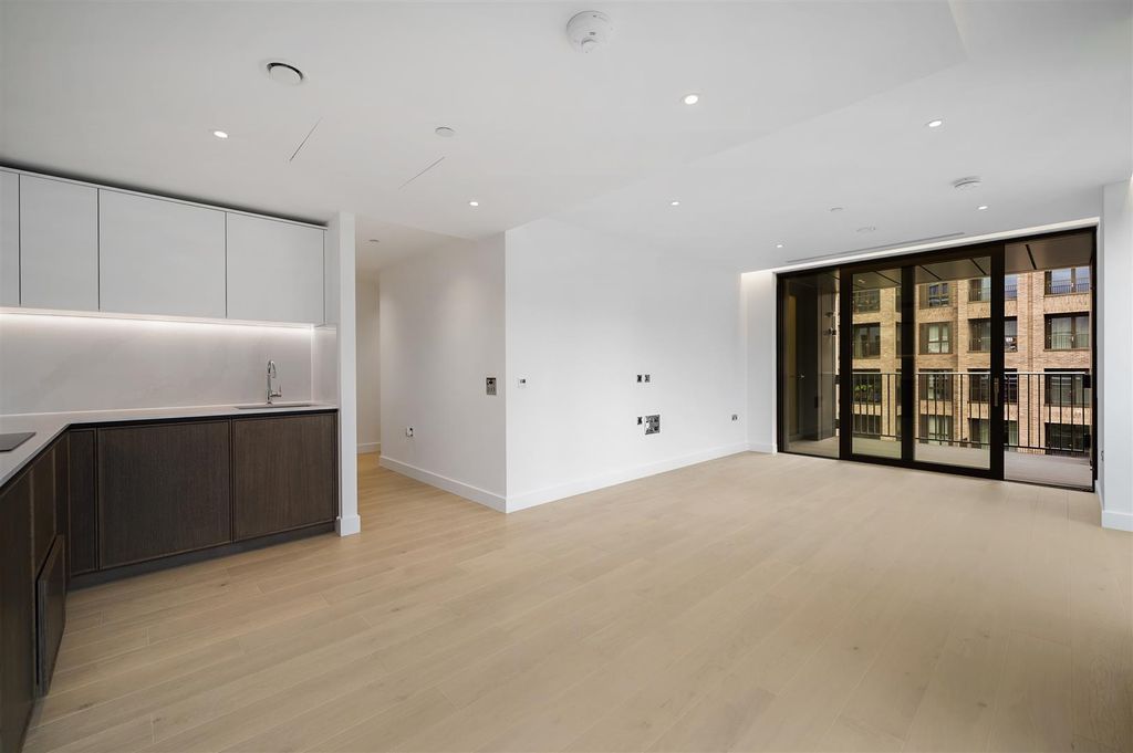 Property photo 3 of 16 Flat 8, Emblem House - 7Sexpp8Ivx0Q7D8Iw0As.Jpg