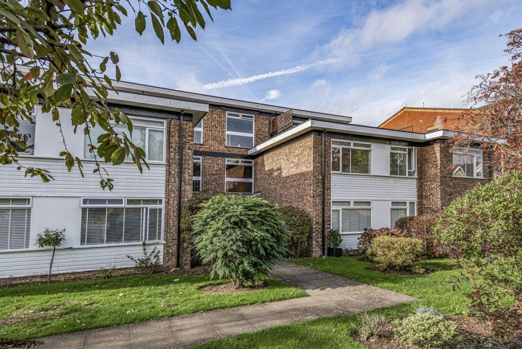 Property photo 1 of 7 915996 (1)