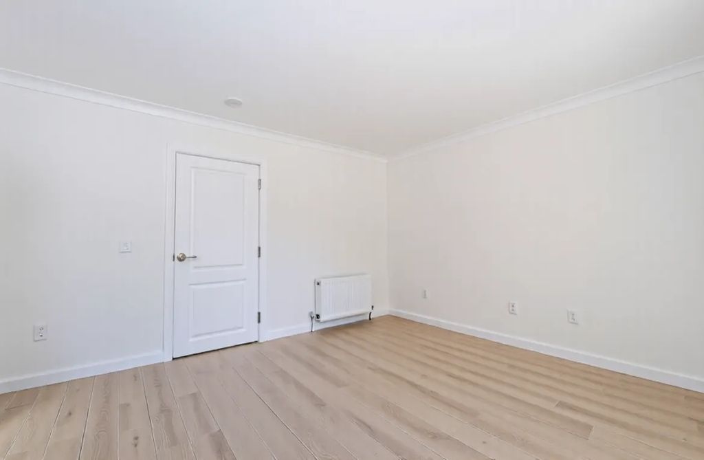 Property photo 3 of 26 Lounge Shown Empty