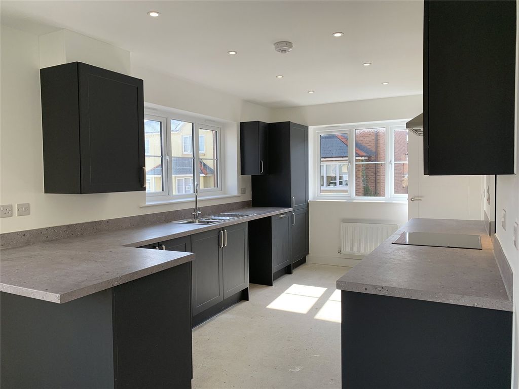 Property photo 2 of 10 Kitchen