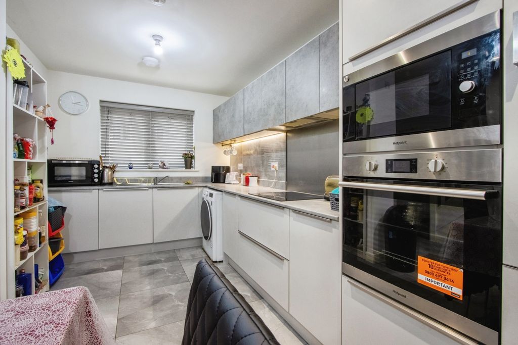 Property photo 2 of 16 Kitchen/Family Room