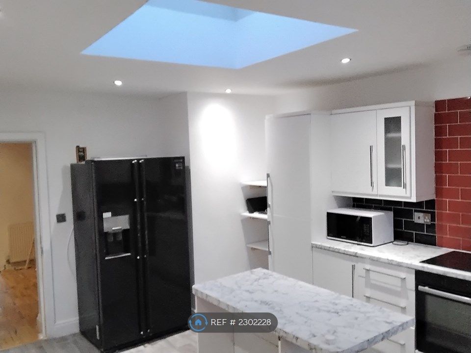 Property photo 1 of 8 Kitchen