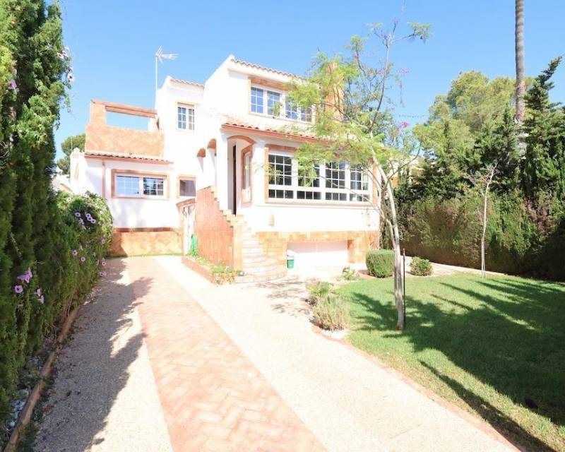 Property photo 1 of 40