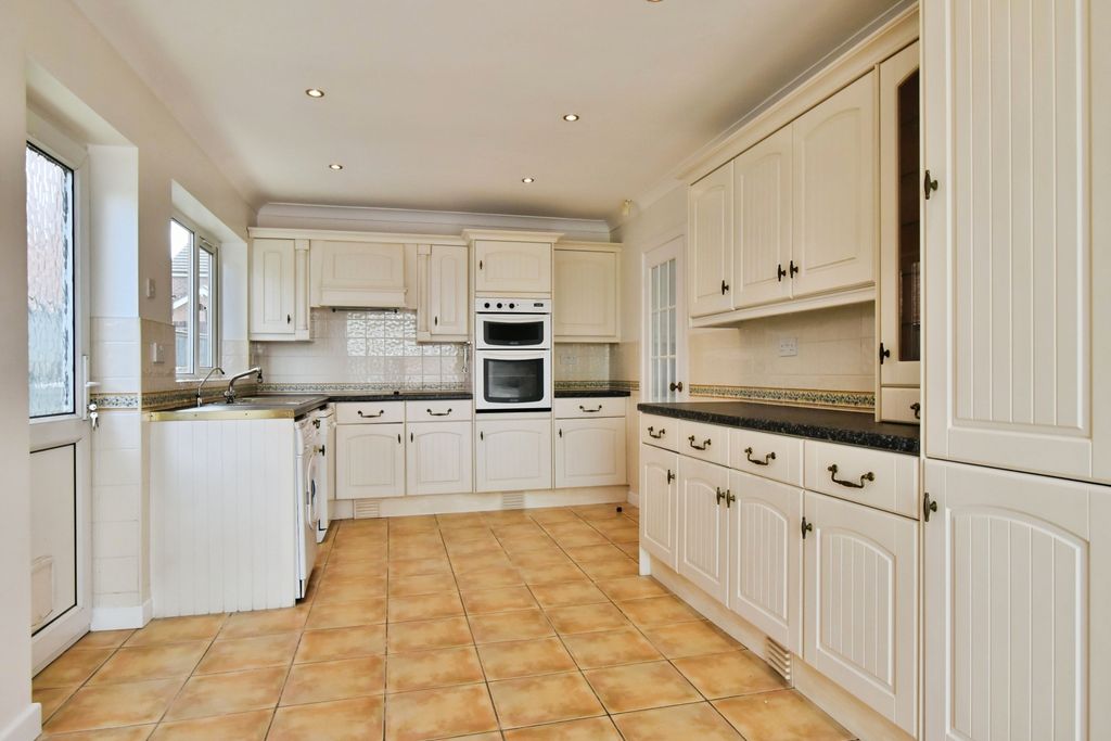 Property photo 3 of 20 Kitchen Diner