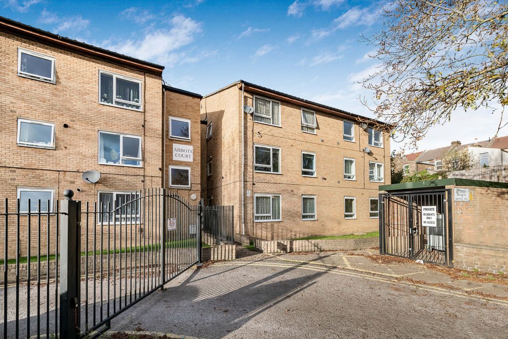 Property photo 2 of 11