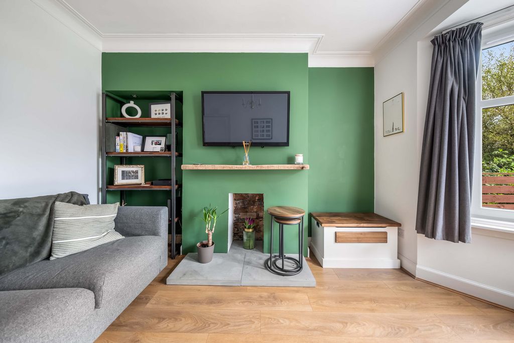 Property photo 3 of 35