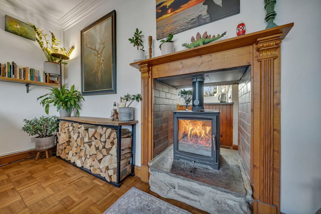 Property photo 2 of 36