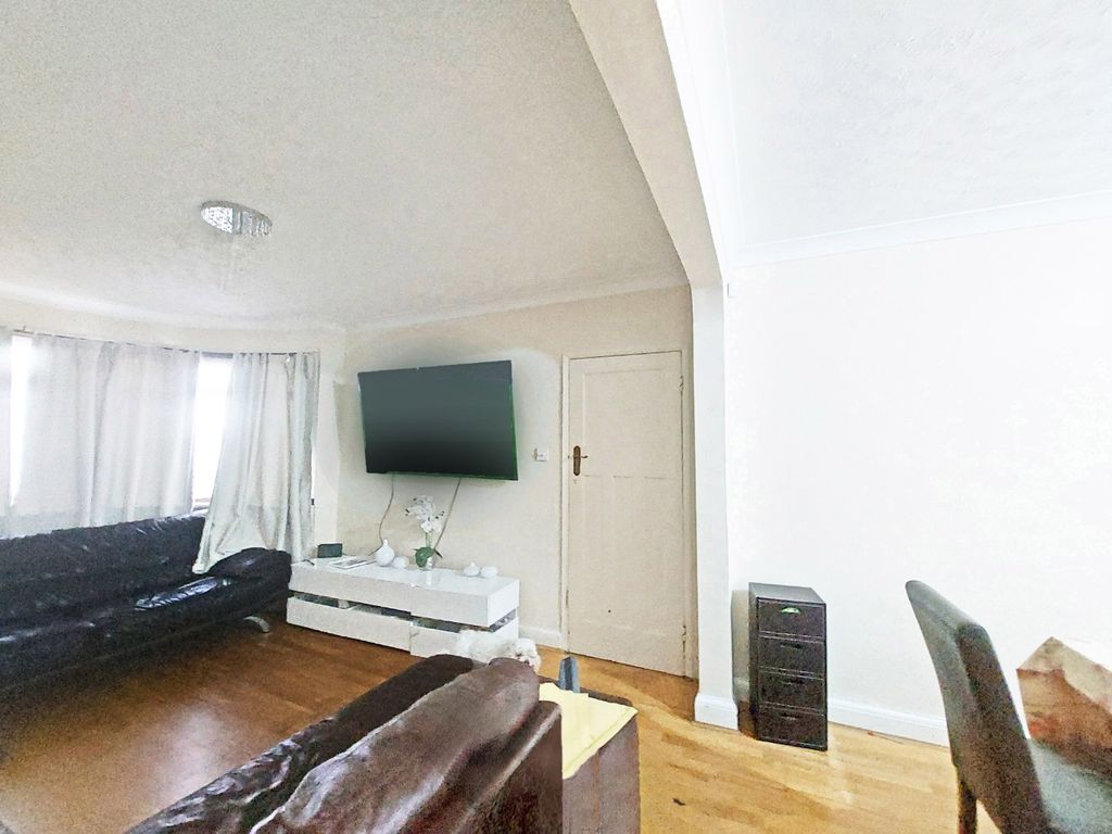 Property photo 2 of 9 4358551