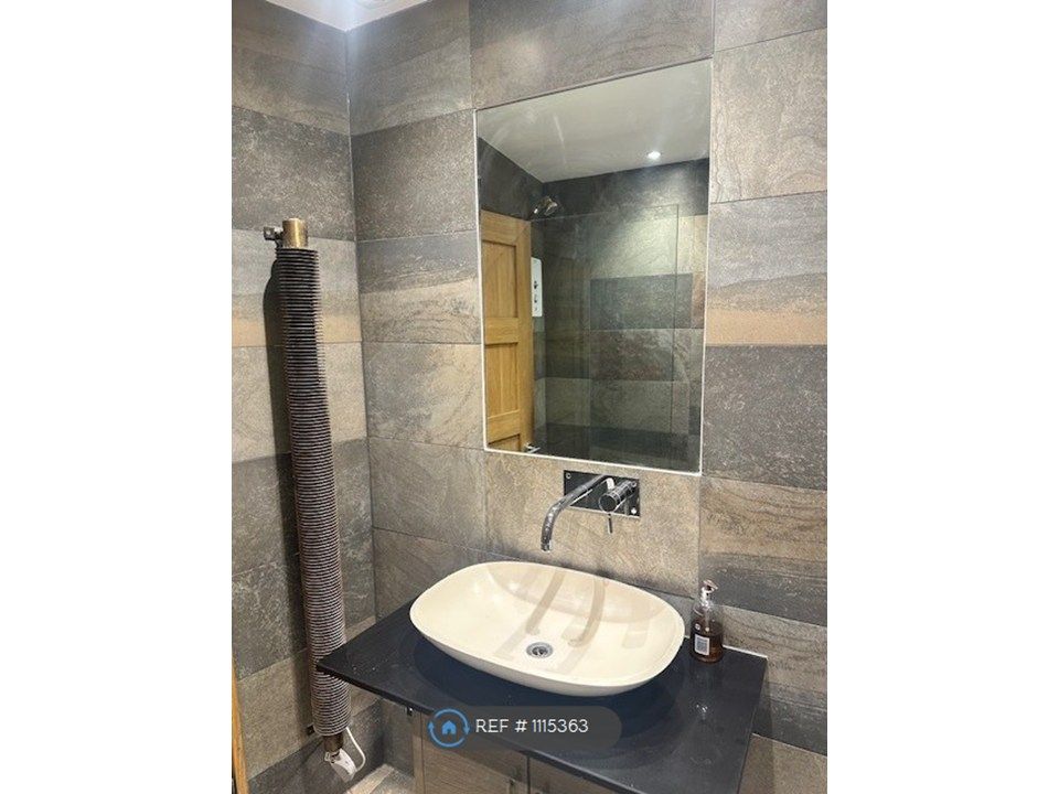 Property photo 2 of 6 Showroom With Electric Heater