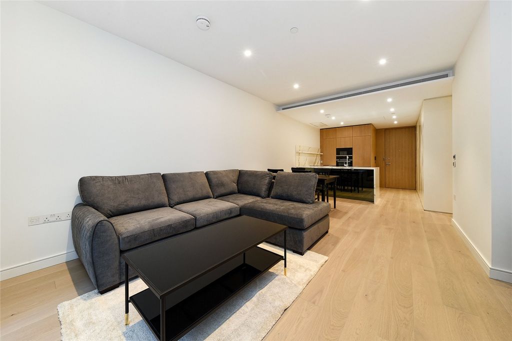 Property photo 3 of 17 Ellington Tower