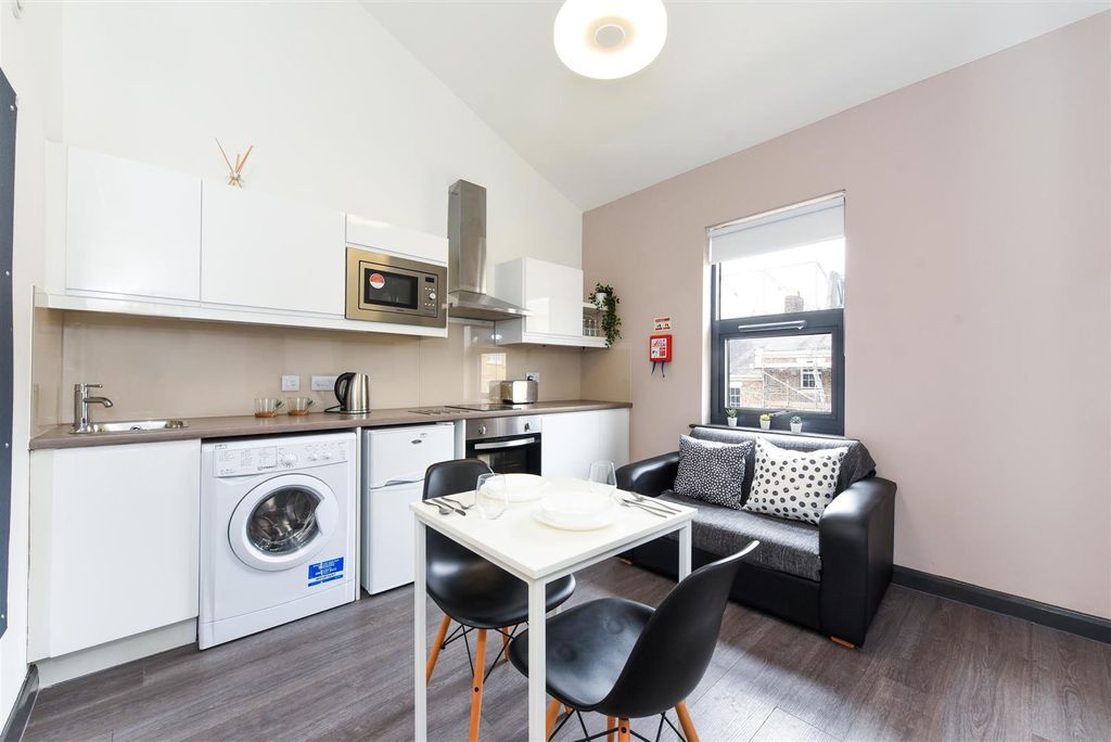 Property photo 1 of 30