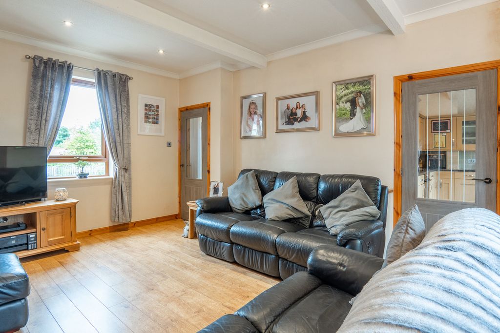Property photo 3 of 37