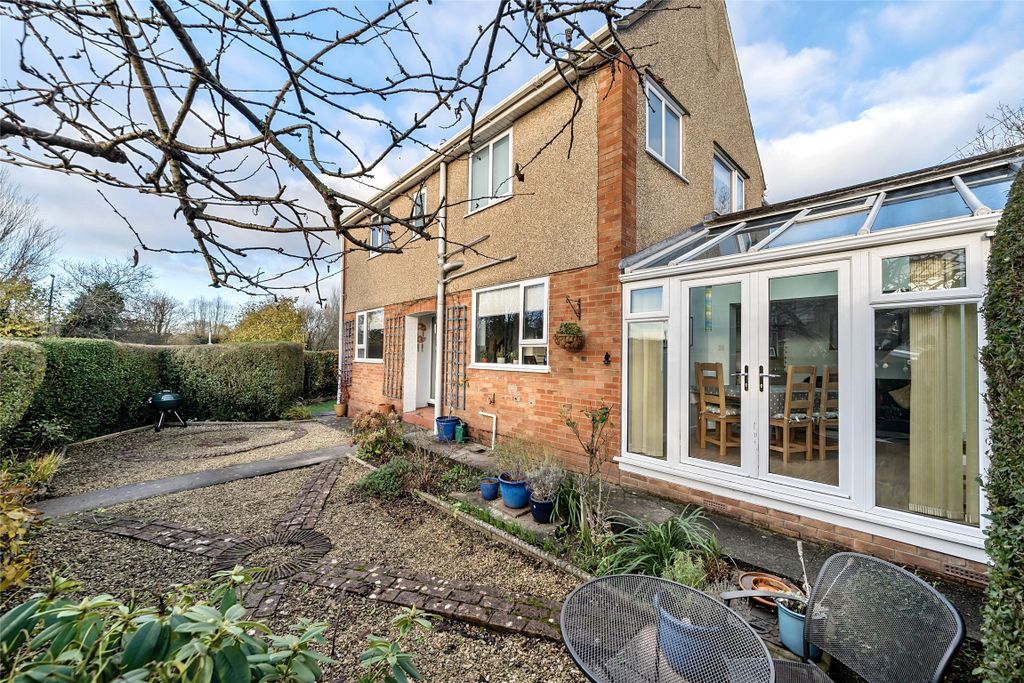 Property photo 2 of 16 Beesmoor Road