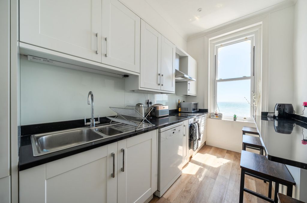 Additional image 13 of 3 bed flat to rentMarine Parade, Worthing, West Sussex BN11