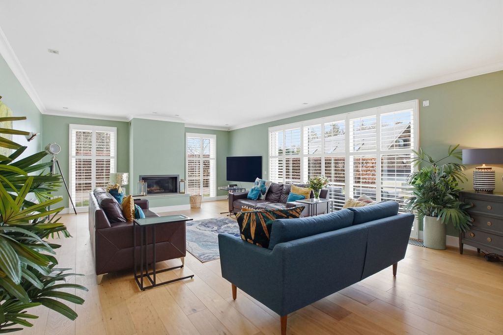 Property photo 3 of 34