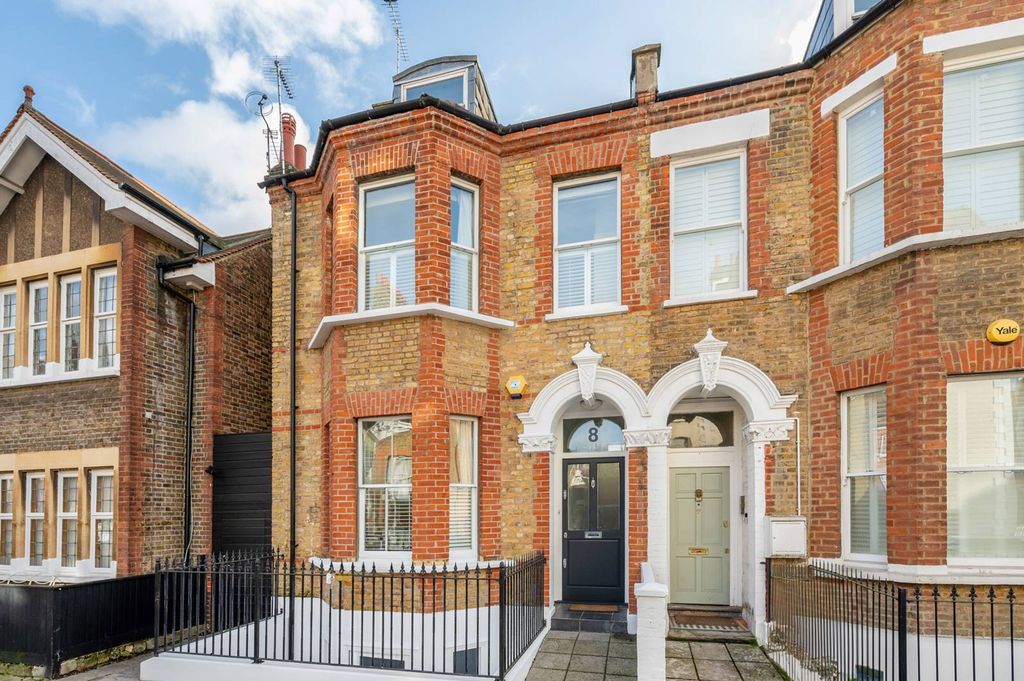 Property photo 1 of 11