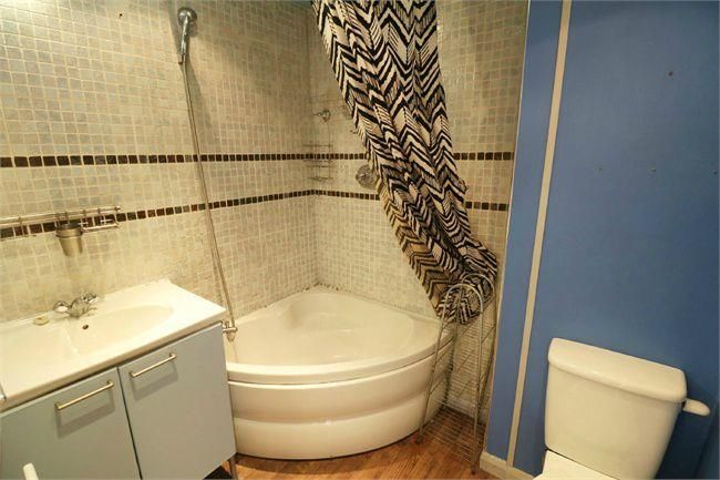 Property photo 3 of 10 Bathroom/Wc