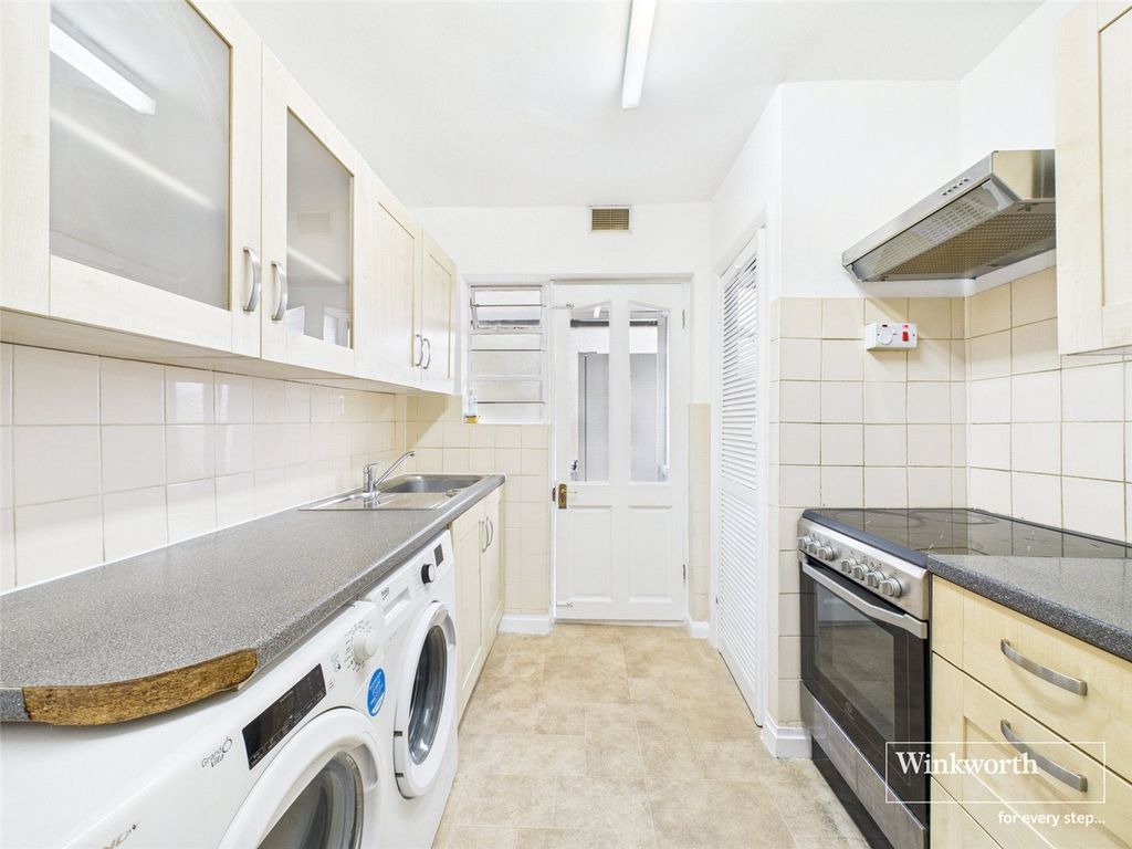 Property photo 2 of 6 Kitchen