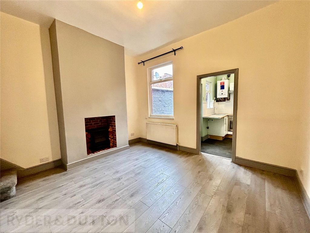 Property photo 2 of 13 Lounge
