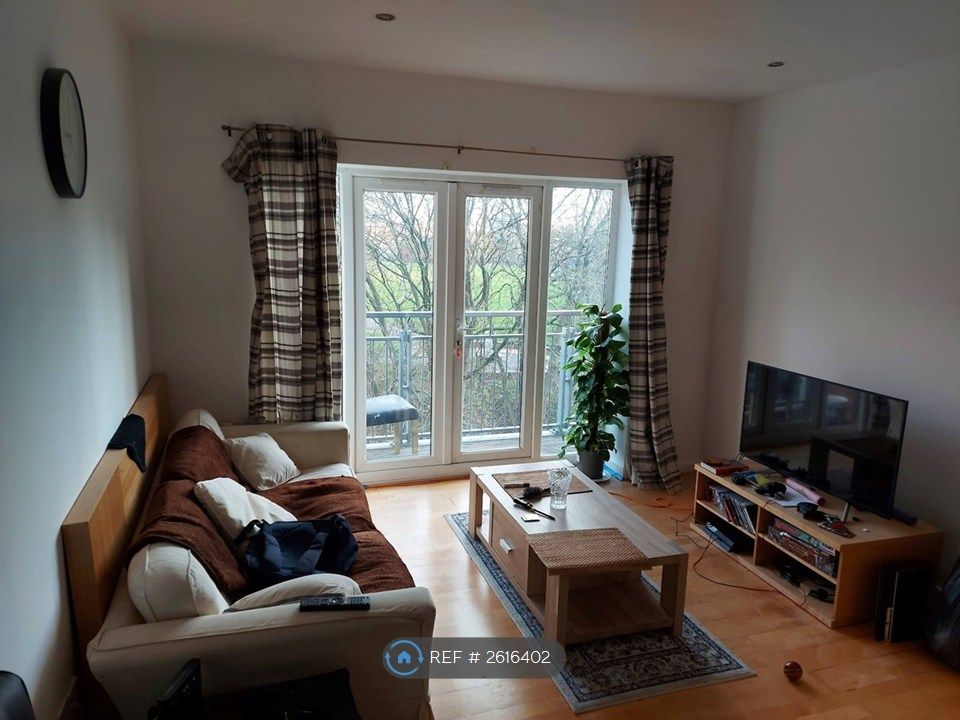 Property photo 1 of 8 Living Room