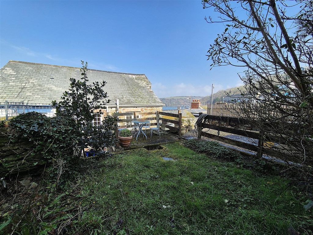 Property photo 3 of 18 Garden And Decking