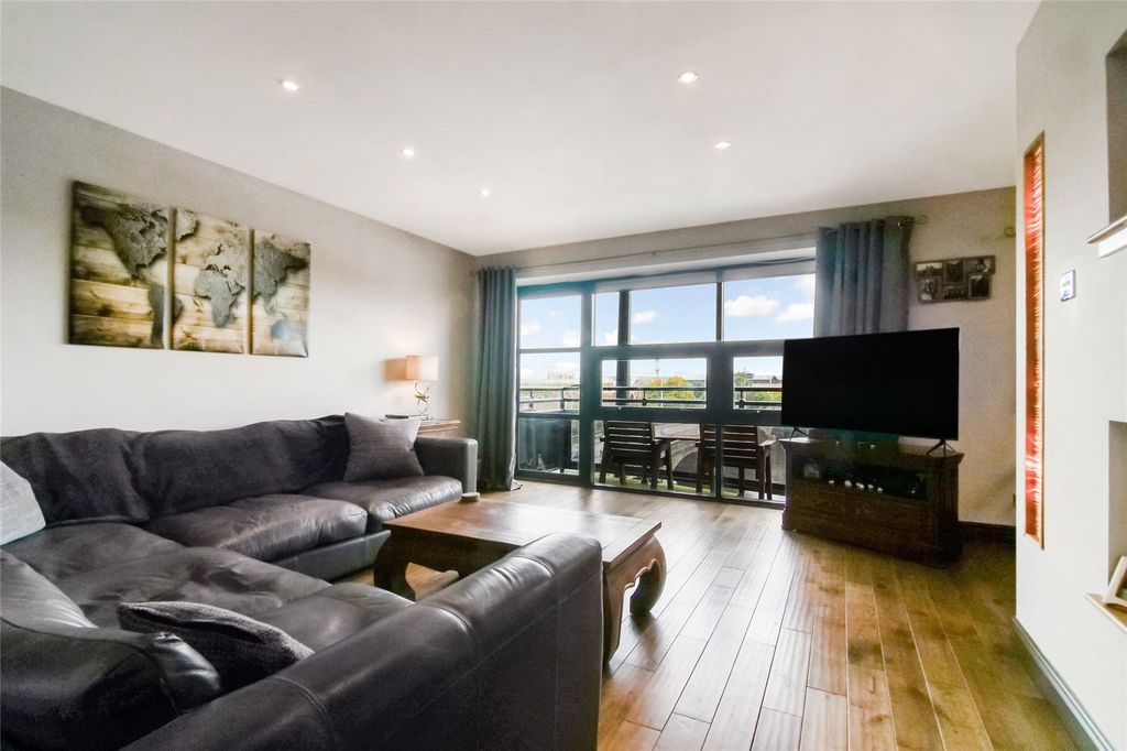 Property photo 2 of 17 Picture No. 06