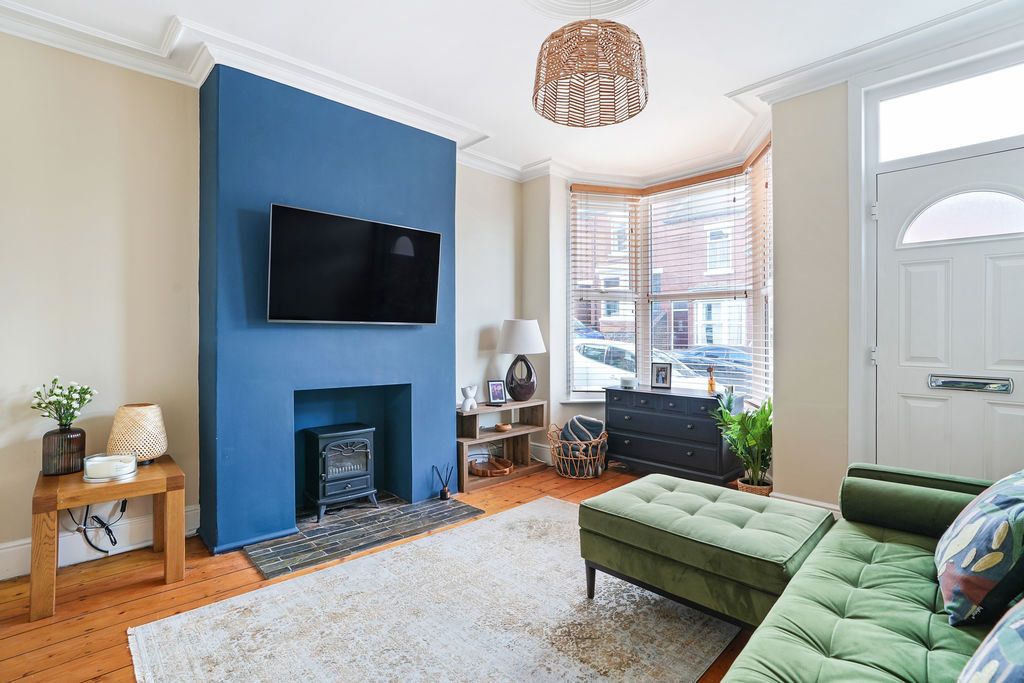 Property photo 3 of 25 Living Room