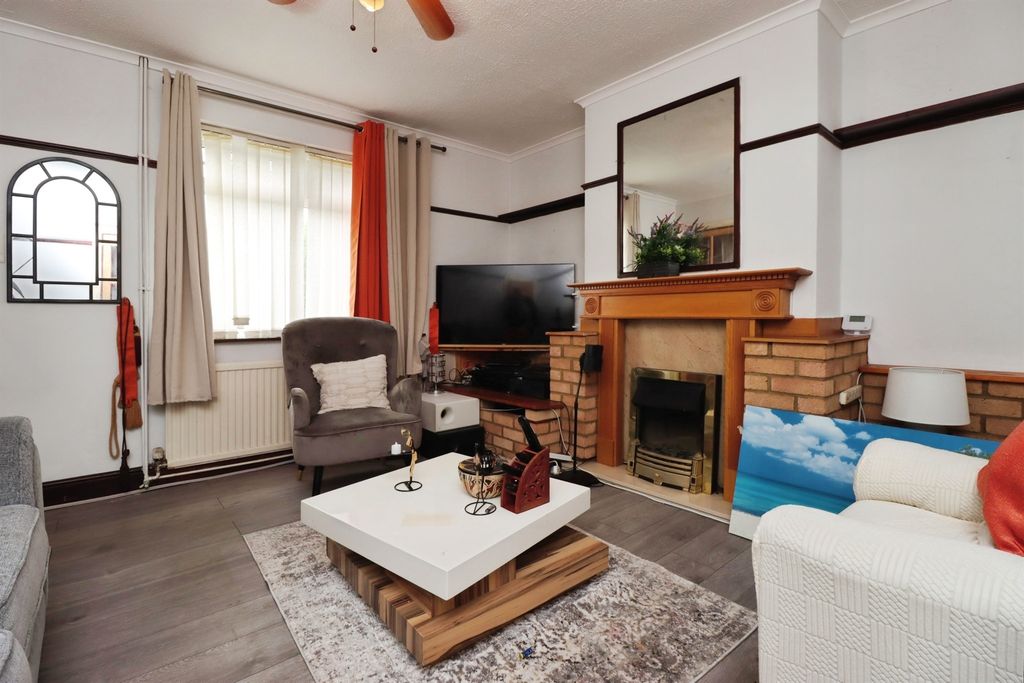 Property photo 2 of 17