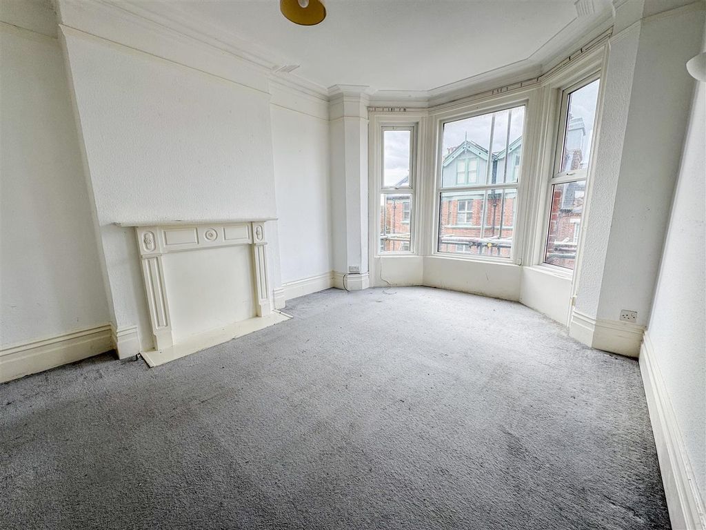 Property photo 2 of 25