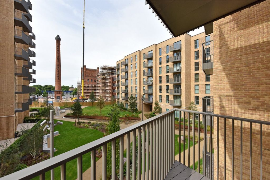 Property photo 2 of 17 Balcony