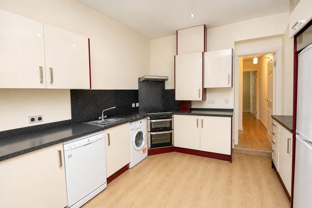 Property photo 3 of 12 Approach