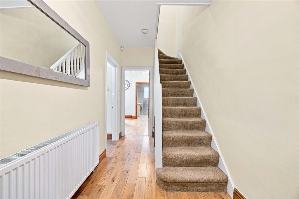 Property photo 2 of 13 Hallway