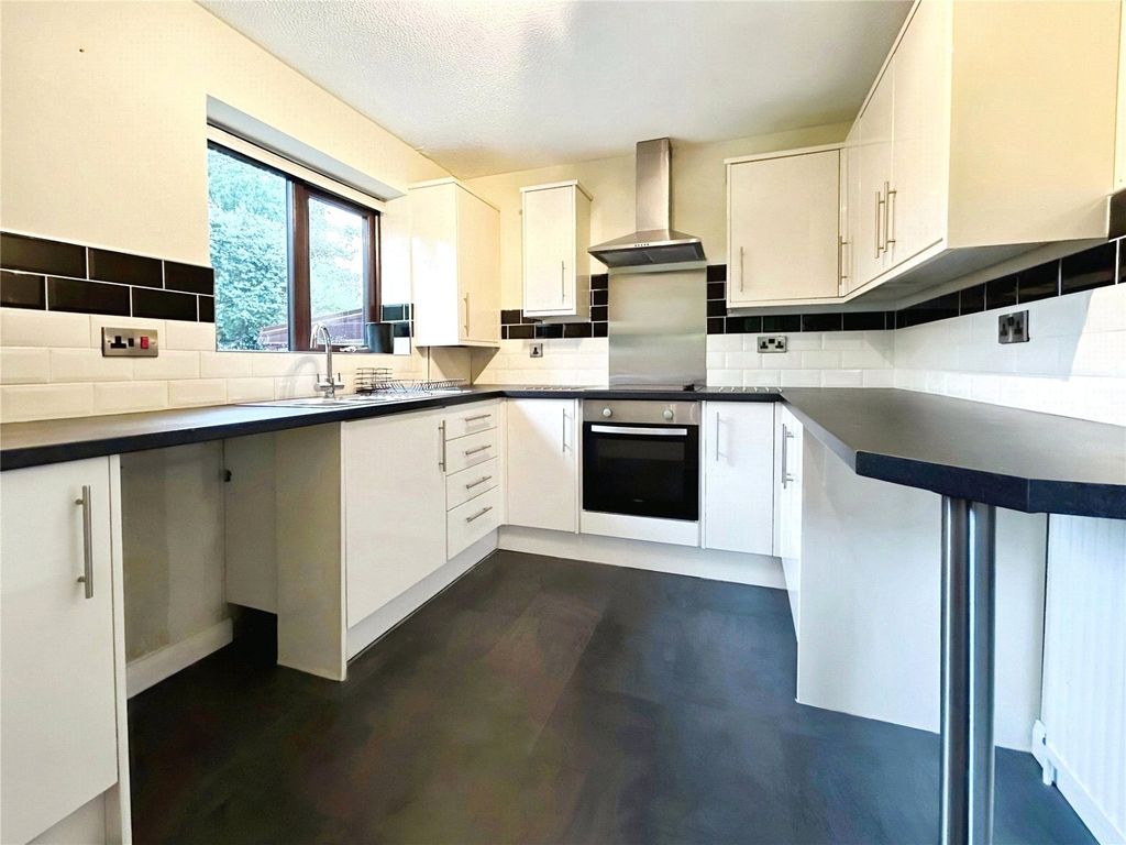 Property photo 2 of 8 Kitchen